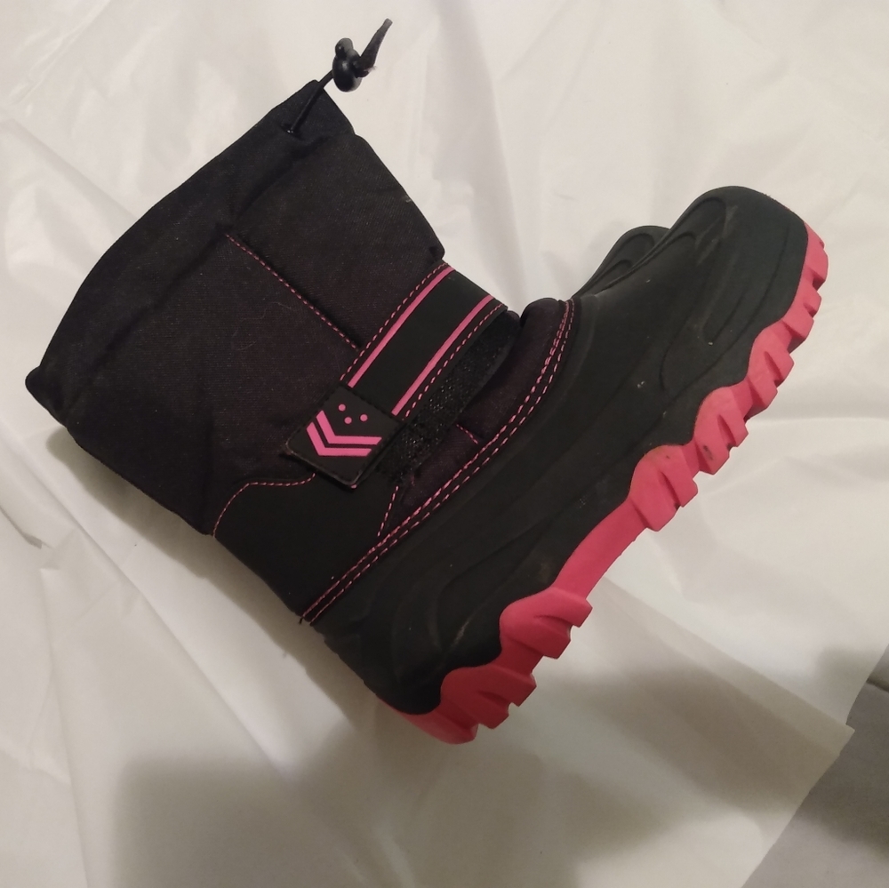 Girls shoes and Toboggans